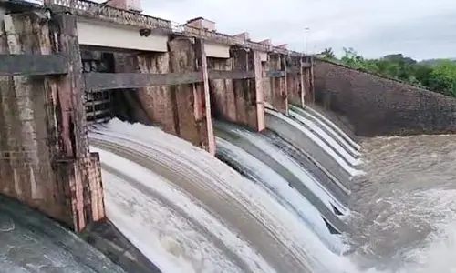 Kadam Project: మరోసారి డేంజర్‌ జోన్‌లోకి కడెం ప్రాజెక్ట్.. మూడు గేట్ల నుంచి వరద నీరు లీక్