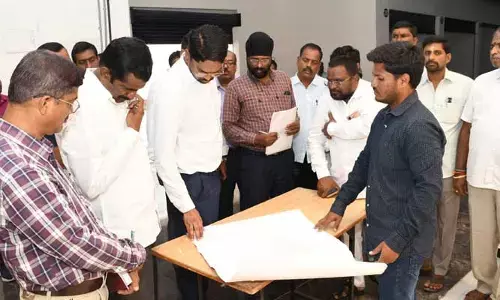 Collector Adarsh ​​Surabhi : ప్రభుత్వ భవనాలను వినియోగించుకోవాలి..