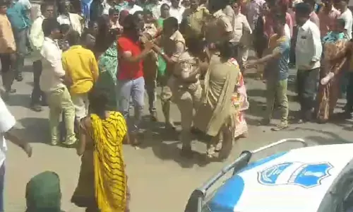 Hayath Nagar: హయత్‌నగర్‌ పోలీసు స్టేషన్‌లో ఉద్రిక్తత.. పోలీసులపై దాడి