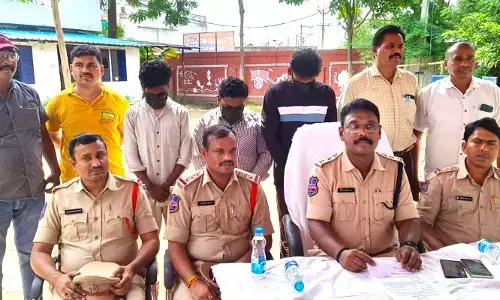 arrest : పందెం కోళ్ల  దొంగల ముఠా అరెస్ట్