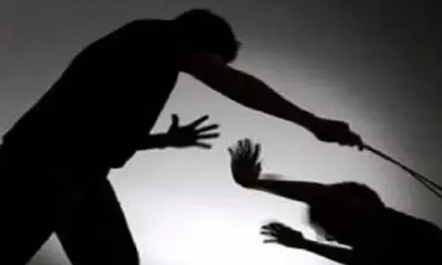 కొడుకును మూట కట్టి చెరువులో పడేసిన తండ్రి..