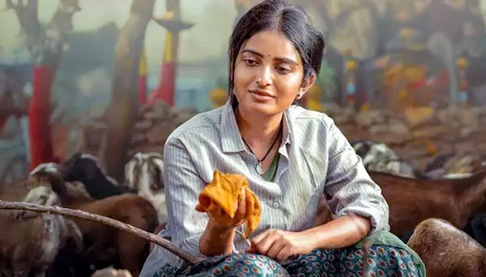 Ananya Nagalla: పొట్టేల్ మూవీ నుంచి హీరోయిన్ పోస్టర్ రిలీజ్.. నేచురల్గా ఆకట్టుకుంటున్న బ్యూటీ Ananya Nagalla: పొట్టేల్ మూవీ నుంచి హీరోయిన్ పోస్టర్ రిలీజ్.. నేచురల్గా ఆకట్టుకుంటున్న బ్యూటీ