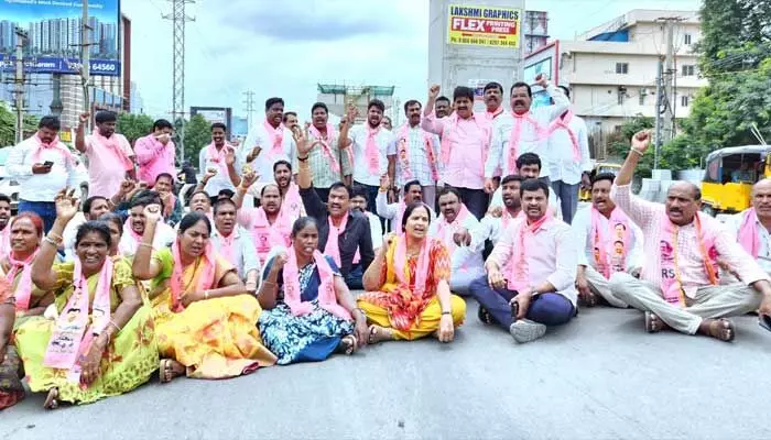 Mayor Jakkavenkat Reddy : మహిళలందరికి సీఎం రేవంత్ రెడ్డి క్షమాపణ చెప్పాలి.. Mayor Jakkavenkat Reddy : మహిళలందరికి సీఎం రేవంత్ రెడ్డి క్షమాపణ చెప్పాలి..