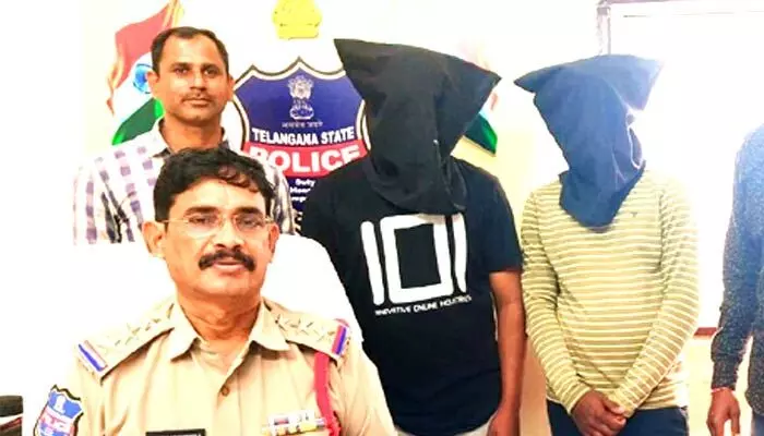 ganja : గంజాయికి అలవాటుపడ్డ ఇద్దరు యువకులపై కేసు నమోదు ganja : గంజాయికి అలవాటుపడ్డ ఇద్దరు యువకులపై కేసు నమోదు