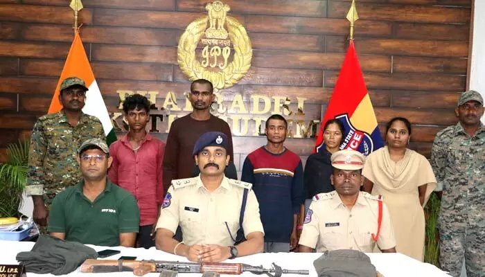 Maoists : ముగ్గురు మావోయిస్టులు, ఓ సానుభూతి పరుడు అరెస్ట్ Maoists : ముగ్గురు మావోయిస్టులు, ఓ సానుభూతి పరుడు అరెస్ట్