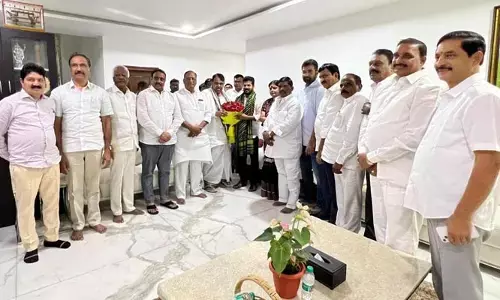 Political Dinner: పోచారం నివాసంలో హాట్ టాపిక్‌గా పొలిటికల్ డిన్నర్..  హాజరైన సీఎం రేవంత్