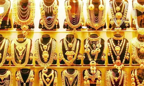 Gold Rate : మహిళలకు గుడ్ న్యూస్.. నేడు తగ్గిన బంగారం ధరలు!