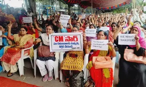 ‘సీఎం సార్’ మా కుటుంబాలకు మమ్మల్ని దగ్గర చేయండి: మోడల్ స్కూల్ టీచర్ల ధర్నా