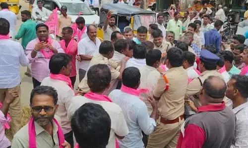 CM Revanth Reddy : మహిళా లోకానికి సీఎం క్షమాపణ చెప్పాలి.. బీఆర్ఎస్ నాయకులు