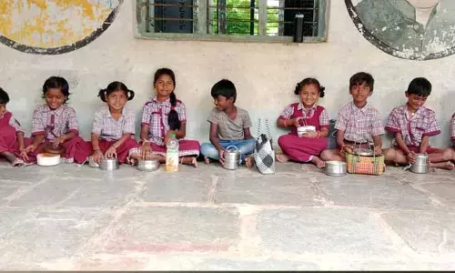 Mid day meals : అధికారుల నిర్లక్ష్యం.. అమలు కాని మధ్యాహ్న భోజన పథకం..