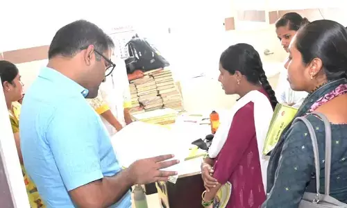 Collector Koya Shri Harsha : వైద్యులు తమ విధులను సక్రమంగా నిర్వహించాలి