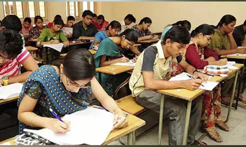 Telangana University : టీ యూ పరిధిలో రెగ్యులర్, బ్యాక్ లాగ్ పరీక్షల షెడ్యూల్ విడుదల..