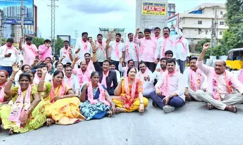Mayor Jakkavenkat Reddy : మహిళలందరికి సీఎం రేవంత్ రెడ్డి క్షమాపణ చెప్పాలి..