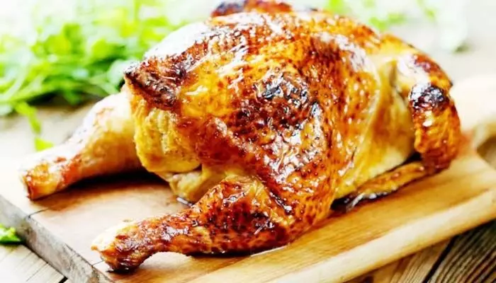 Chicken prices: తెలుగు రాష్ట్రాలకు భారీ గుడ్న్యూస్.. చికెన్ ధరలు తగ్గింపు..! Chicken prices: తెలుగు రాష్ట్రాలకు భారీ గుడ్న్యూస్.. చికెన్ ధరలు తగ్గింపు..!