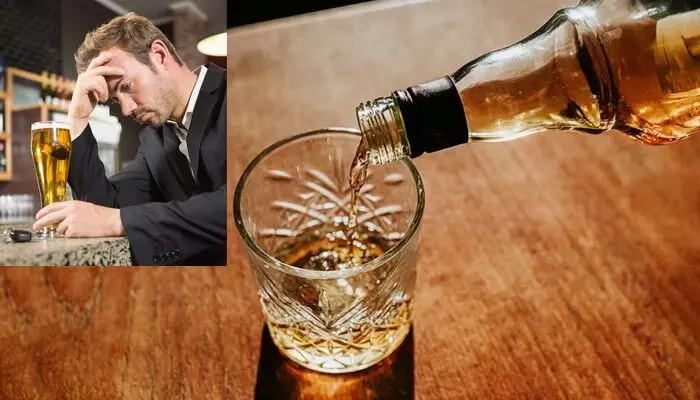 Alcohol Addiction: మనిషి మద్యానికి ఎందుకు బానిసవుతాడు?.. కారణం అదేనా? Alcohol Addiction: మనిషి మద్యానికి ఎందుకు బానిసవుతాడు?.. కారణం అదేనా?