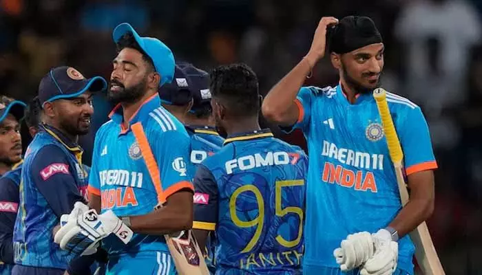 భారత్ - శ్రీలంక తొలి వన్డే మ్యాచ్ టై భారత్ - శ్రీలంక తొలి వన్డే మ్యాచ్ టై