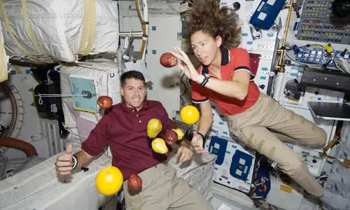 Space life.. అంతరిక్షంలో ఉన్నప్పుడు వ్యోమగాములు ఏం తింటారు?.. నాసా ఏం చేస్తుందంటే..