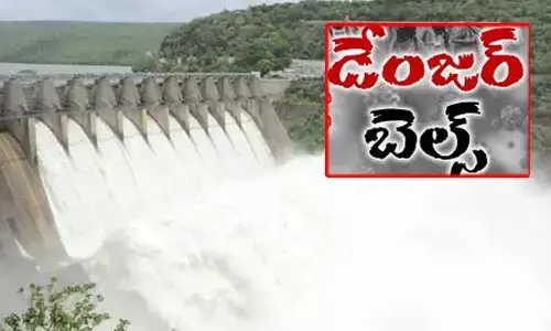Srisailam Project : శ్రీశైలం ప్రాజెక్టుకు డేంజర్ బెల్స్.. భారీ గొయ్యితో పెను ముప్పు