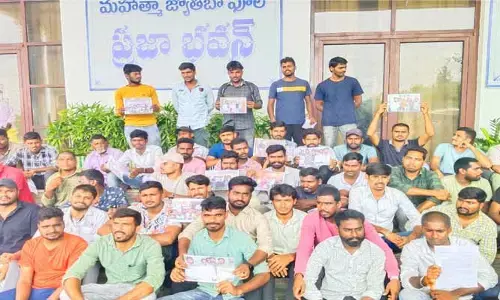 G.O 46 : జీవో 46 రద్దవుడో- చచ్చుడో.. ప్రజా భవన్ ముందు బాధితుల నిరసన
