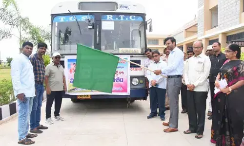 Special Buses : ఉపాధ్యాయులు వెళ్లేందుకు ప్రత్యేక బస్సులను ప్రారంభించిన కలెక్టర్..