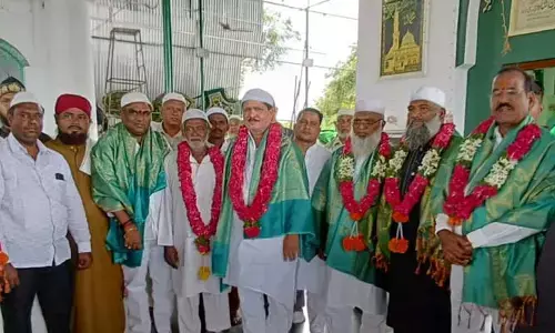 MLA Madhavaram Krishna Rao : నసీరుద్దిన్​ షా దర్గాలో ఎమ్మెల్యే..