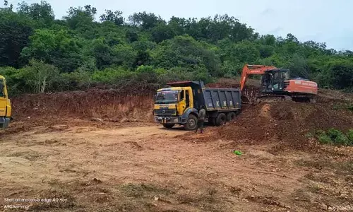 Illegal : గుట్టలు గాయాబ్.. కనిపించని అధికారుల పర్యవేక్షణ..
