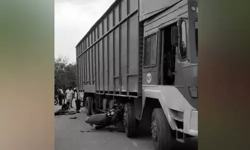 road accident : లారీ బైక్ ఢీ.. ఒకరు మృతి.. ఇద్దరికి తీవ్ర గాయాలు..