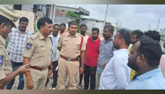 SBI ATM : ఎస్బీఐ ఏటీఎంలో దొంగల ముఠా చోరీకి విఫలయత్నం.. SBI ATM : ఎస్బీఐ ఏటీఎంలో దొంగల ముఠా చోరీకి విఫలయత్నం..