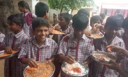Mid day meals : విద్యార్థులకు కారం మెతుకులే దిక్కాయే..