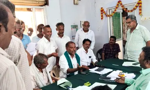 Farmers Association : ప్రతి రైతుకు  తిరిగి  రుణాలు ఇవ్వాలి