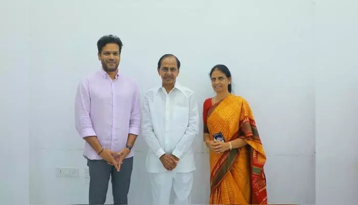 KCR : కేసీఆర్తో సబితా ఇంద్రారెడ్డి భేటీ.. అందుకేనా? KCR : కేసీఆర్తో సబితా ఇంద్రారెడ్డి భేటీ.. అందుకేనా?