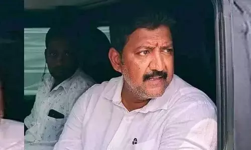 Breaking:వైసీపీ మాజీ ఎమ్మెల్యే పై లుకౌట్ నోటీసులు జారీ?