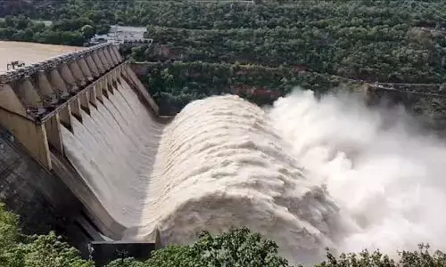 Srisailam: శ్రీశైలానికి కొనసాగుతున్న భారీ వరద
