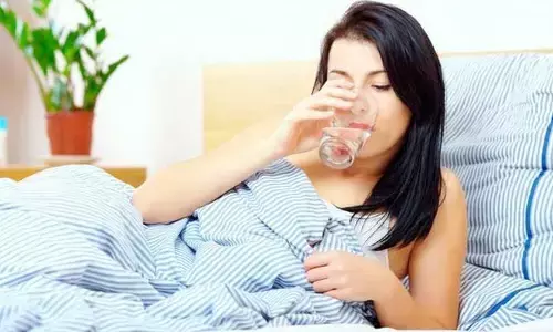 Health Tips మార్నింగ్ బ్రష్‌ చేయకుండా నీళ్లు తాగడం ఆరోగ్యానికి మంచిదేనా? నిపుణులు చెప్పేది వింటే