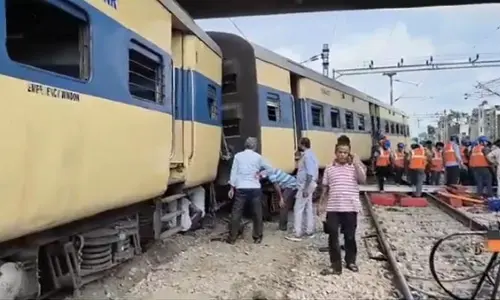 Train Accedent: పట్టాలు తప్పిన ఢిల్లీ ప్యాసింజర్ రైలు