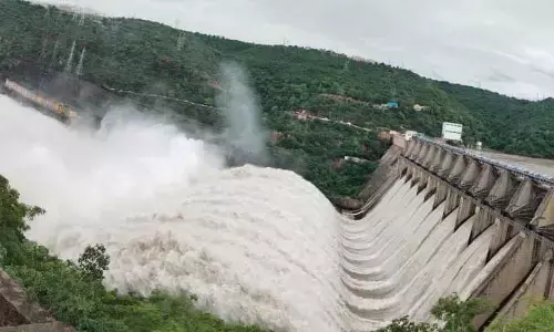 Srisailam Project : శ్రీశైలానికి పరుగు పరుగున కృష్ణమ్మ..