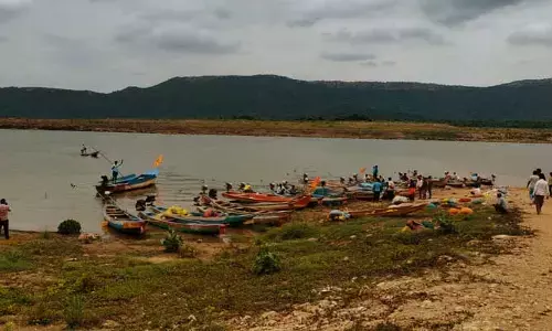 Andhra border : ఆంధ్ర సరిహద్దు వద్ద వజ్రాల కోసం వేట..