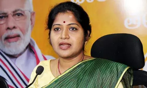 కేంద్ర బంగారు బాతు గుడ్లను ఇచ్చింది: రాణిరుద్రమ