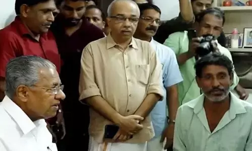 Wayanad Landslide: కేరళ లారీ డ్రైవర్ అర్జున్ కుటుంబాన్ని పరామర్శించిన సీఎం పినరయ్ విజయన్
