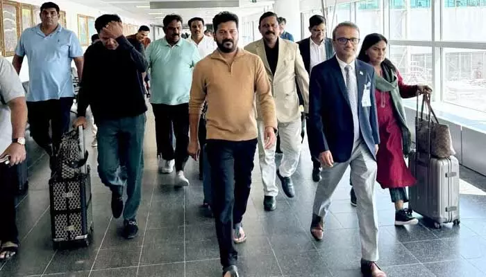 CM Revanth Reddy : చైనాకు ప్రత్యామ్నాయంగా తెలంగాణను అభివృద్ధి చేస్తాం.. సీఎం రేవంత్ రెడ్డి CM Revanth Reddy : చైనాకు ప్రత్యామ్నాయంగా తెలంగాణను అభివృద్ధి చేస్తాం.. సీఎం రేవంత్ రెడ్డి