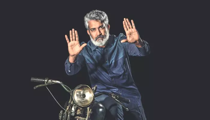 Rajamouli: లక్ష కోసం ఇబ్బంది పడితే ఆయన సహాయం చేసారంటూ షాకింగ్ కామెంట్స్ చేసిన రాజమౌళి Rajamouli: లక్ష కోసం ఇబ్బంది పడితే ఆయన సహాయం చేసారంటూ షాకింగ్ కామెంట్స్ చేసిన రాజమౌళి