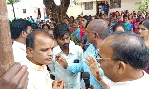 Villagers protest : అంకుషాపూర్ లో స్వచ్చదనం - పచ్చదనం బై కాట్..