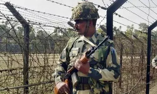 Bangladesh voilance: బంగ్లాదేశ్ అల్లర్ల ఎఫెక్ట్.. సరిహద్దులో బీఎస్ఎఫ్ హై అలర్ట్ !