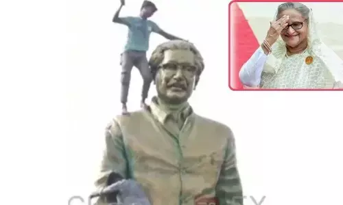 Sheikh Mujibur Rahman :షేక్ హసీనా తండ్రి విగ్రహాన్ని ధ్వంసం చేసిన నిరసనకారులు