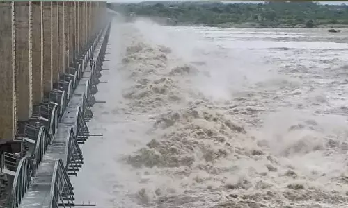 Jurala Gates : జూరాలకు కొనసాగుతున్న వరద..