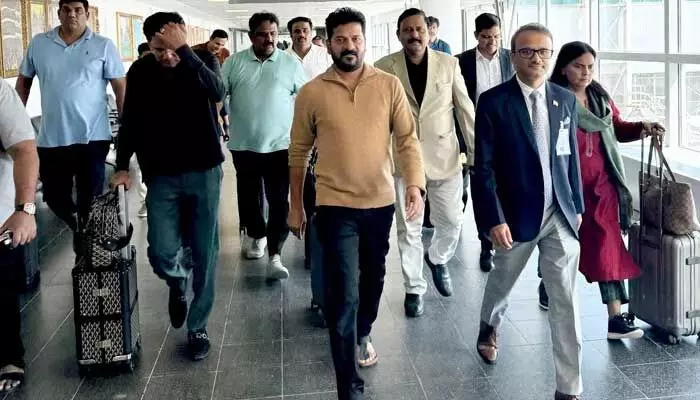 తెలంగాణకు రూ.839 కోట్ల పెట్టుబడి.. CM రేవంత్తో కర్రా హోల్డింగ్స్ ఒప్పందం తెలంగాణకు రూ.839 కోట్ల పెట్టుబడి.. CM రేవంత్తో కర్రా హోల్డింగ్స్ ఒప్పందం