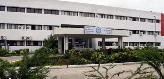 IIT INDORE: ఇండోర్ ప్రత్యేక బూట్లు.. వారికోసమేనట.! IIT INDORE: ఇండోర్ ప్రత్యేక బూట్లు.. వారికోసమేనట.!