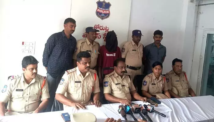 ganja : గంజాయి విక్రయిస్తున్న యువకుడి అరెస్ట్ ganja : గంజాయి విక్రయిస్తున్న యువకుడి అరెస్ట్