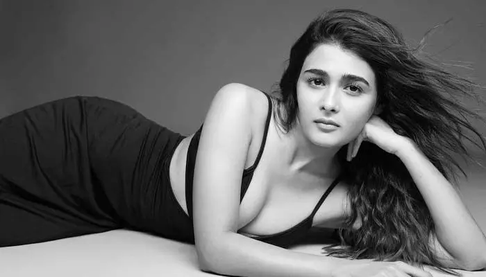 లోపల ఏం లేకుండా బోల్డ్ ఫొటో షూట్ .. కుర్రాళ్లకు మతిపోగోడుతోన్న నటి లోపల ఏం లేకుండా బోల్డ్ ఫొటో షూట్ .. కుర్రాళ్లకు మతిపోగోడుతోన్న నటి