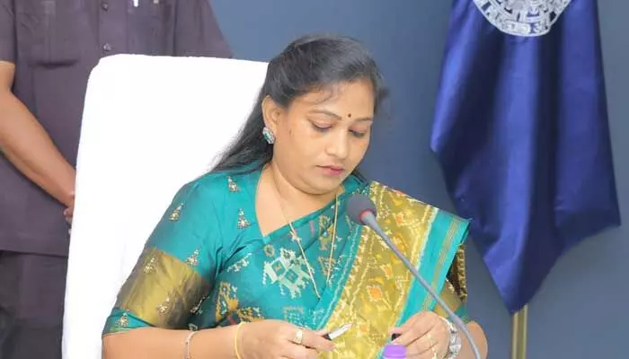 AP:‘జగన్కు అంతమందితో సెక్యూరిటీ అవసరమా?’..హోం మంత్రి సెన్సేషనల్ కామెంట్స్! AP:‘జగన్కు అంతమందితో సెక్యూరిటీ అవసరమా?’..హోం మంత్రి సెన్సేషనల్ కామెంట్స్!